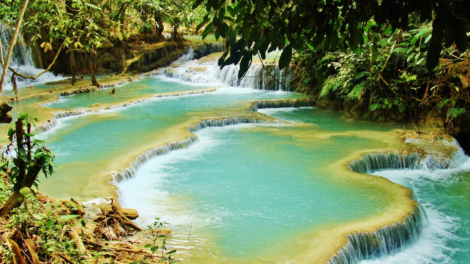 4. 🌊 Cascades de Kuang Si : la baignade turquoise