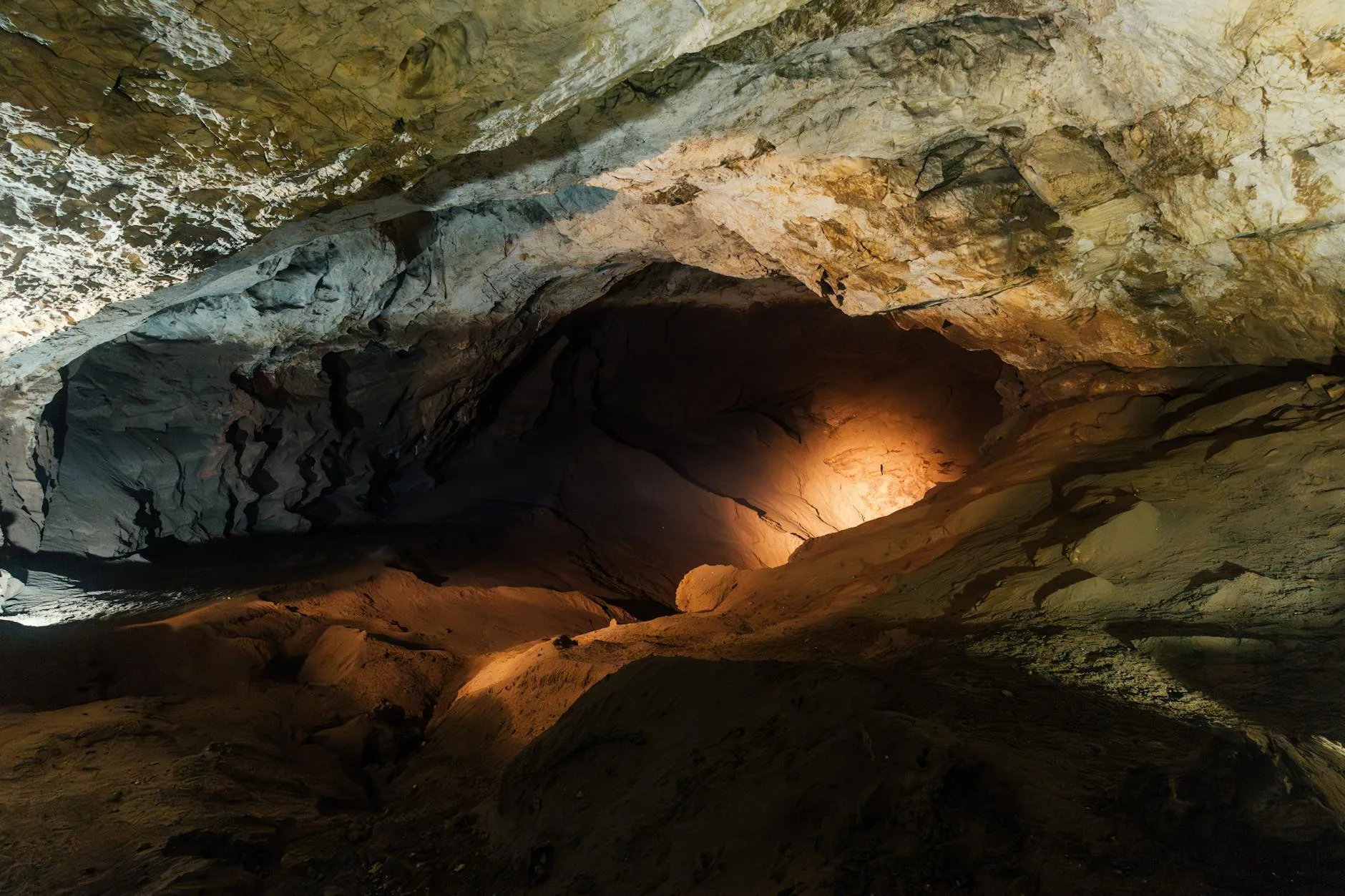 Les grottes de Tham Pha Tok : la mémoire des bombes