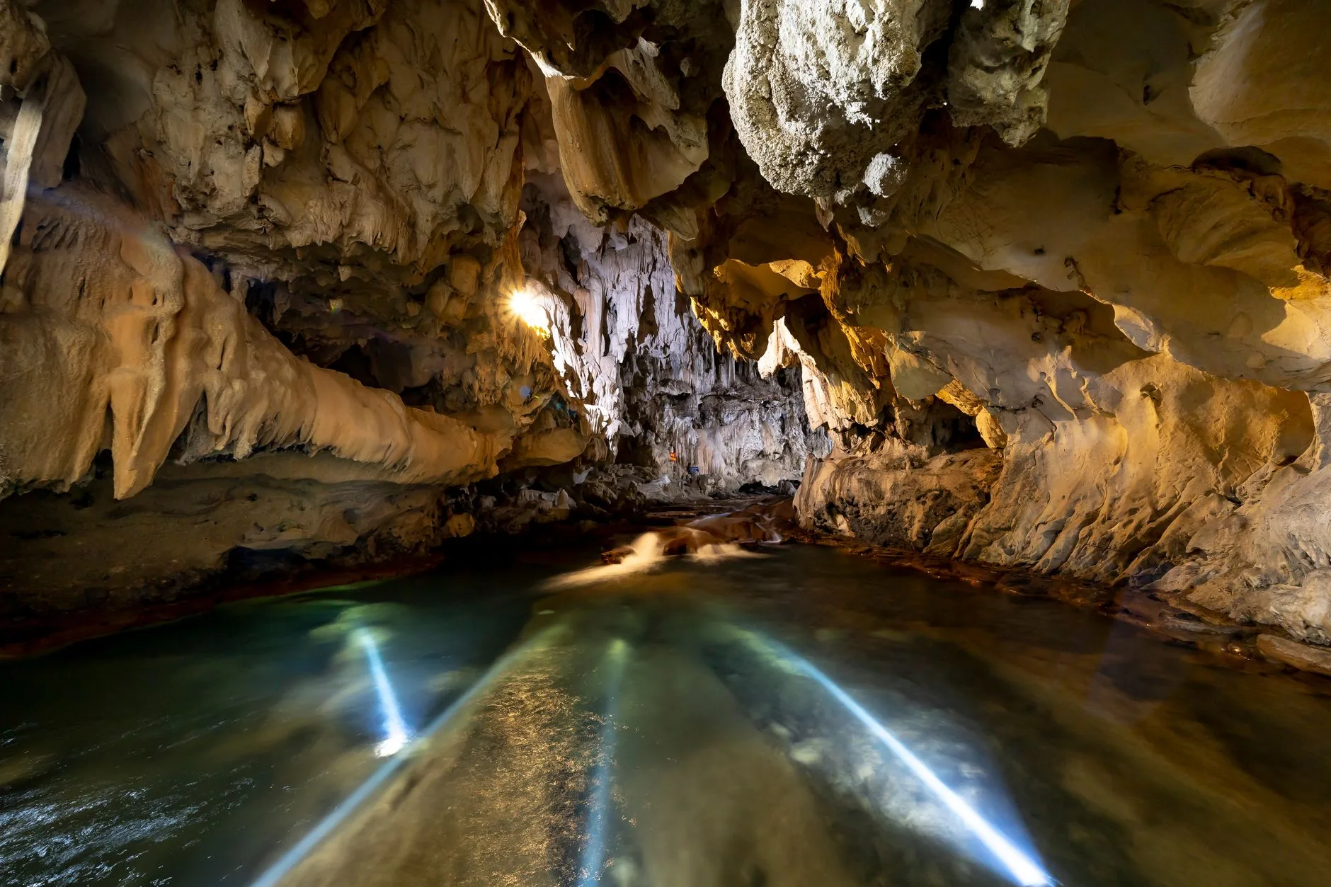 Tham Kong Lor : la grotte qui traverse une montagne